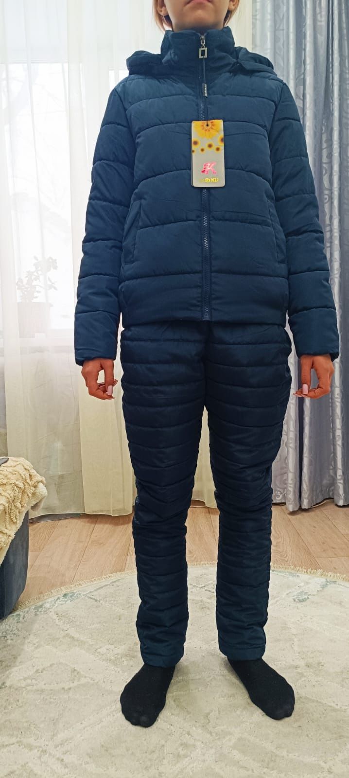 Продам  подростковый костюм двойка