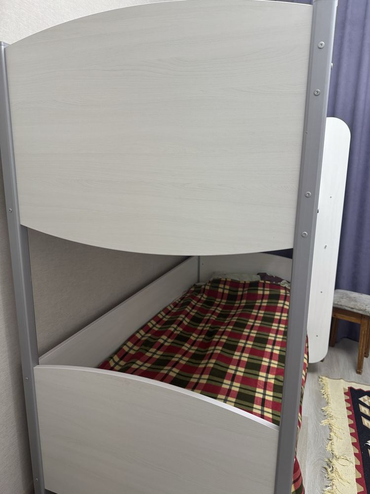 Продам двуярусную кровать