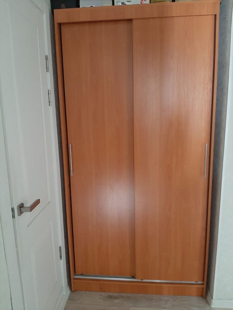 Шкаф купэ в хорошем состоянии за 45000.