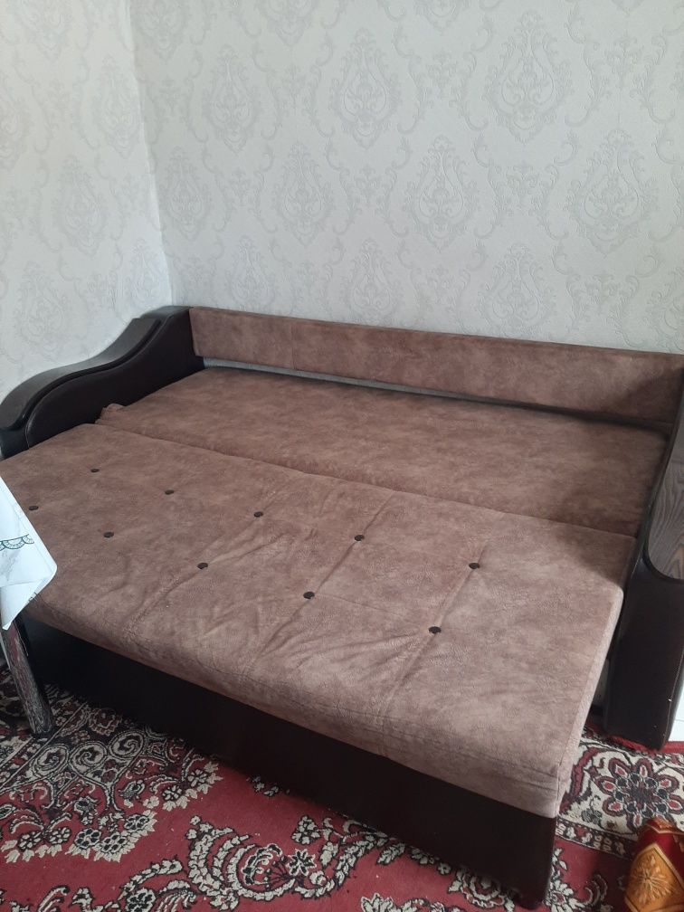 Диван сатамын, ұсталынған, бірақ жағдайы жақсы