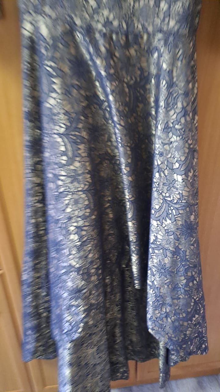 Срочно продам платья+костюм