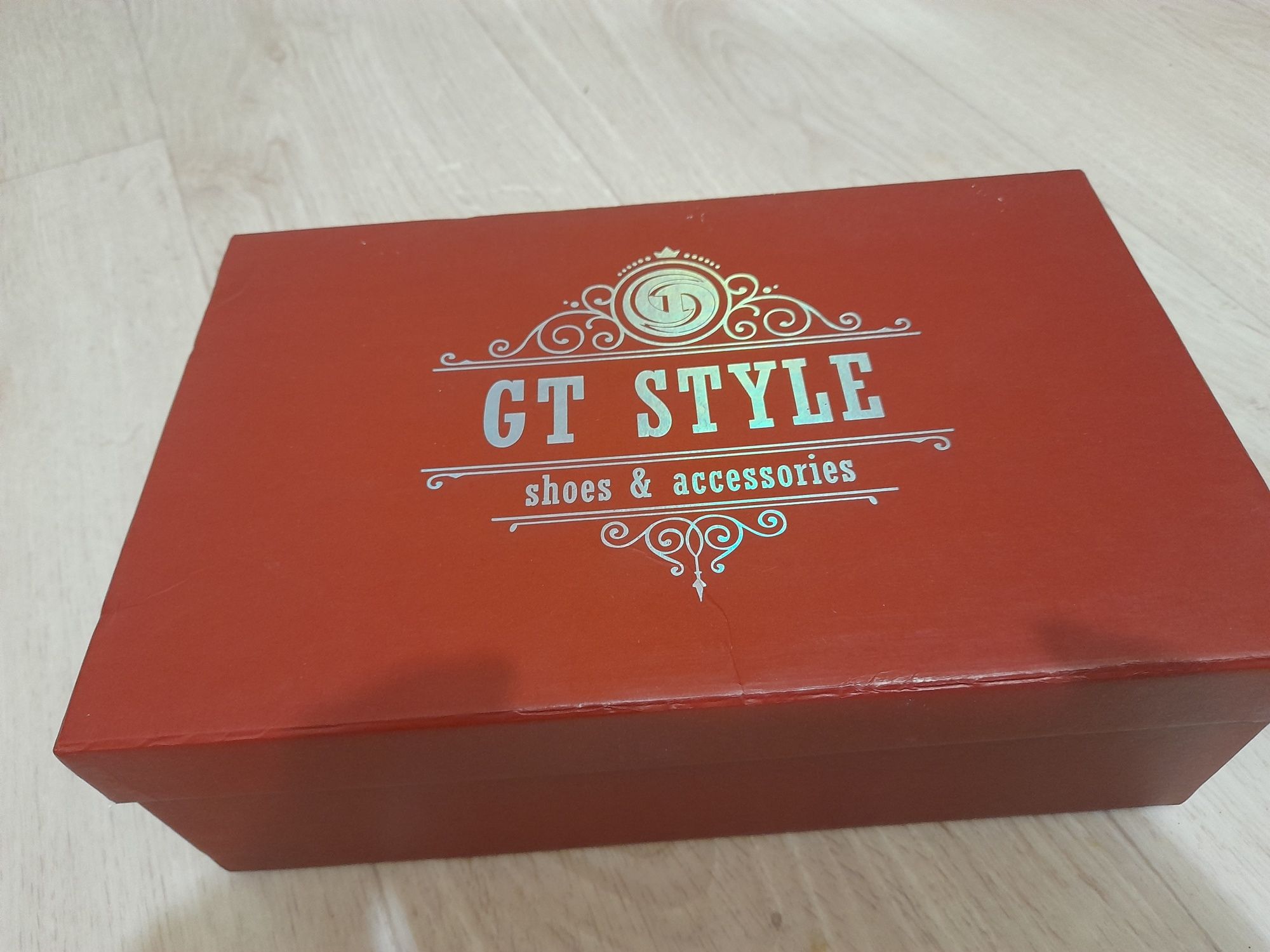 Продам женские туфли