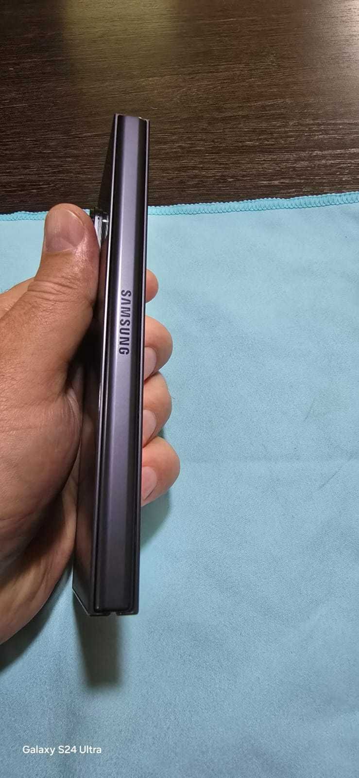 Продам Samsung Z Fold 6,  12/256.  Черный карбон