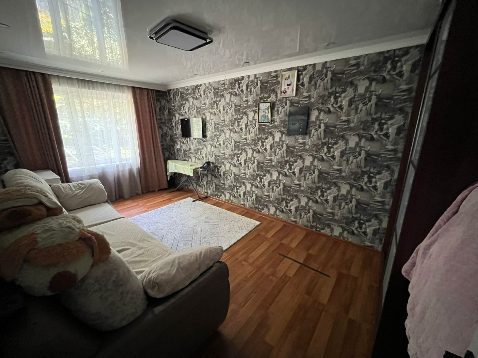 Продаётся трёх комнатная квартира