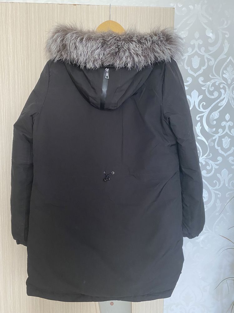 Продам женскую куртку Prada