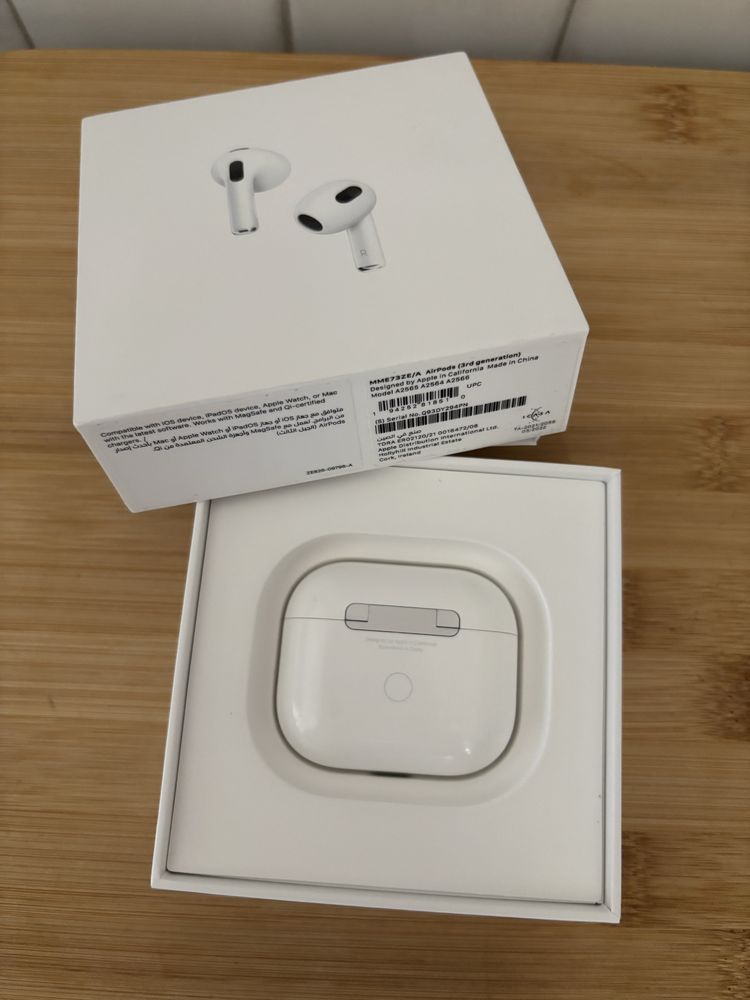 Apple AirPods 3 (оригинал) с коробкой и зарядным кабелем
