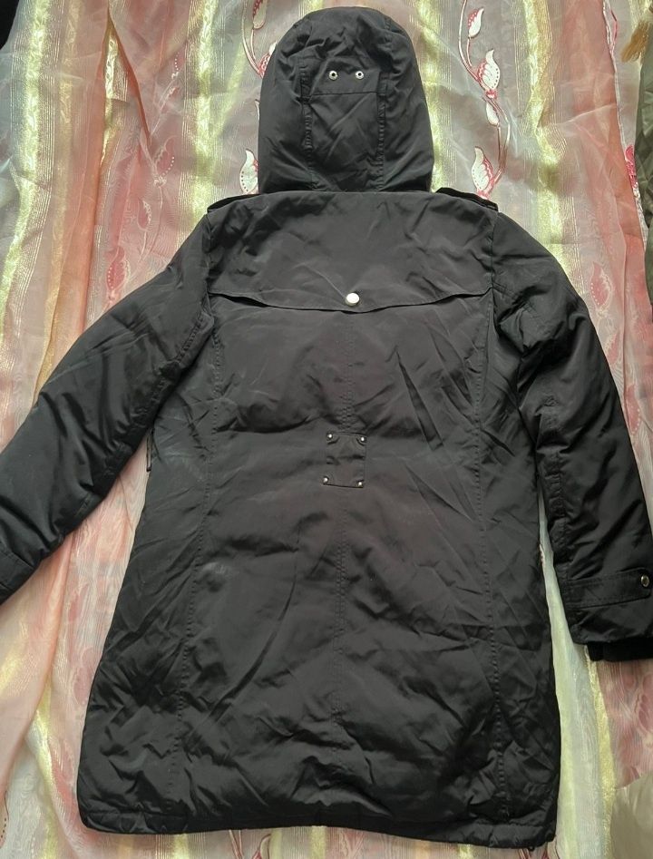 Черная, зимняя куртка Massimo Dutti