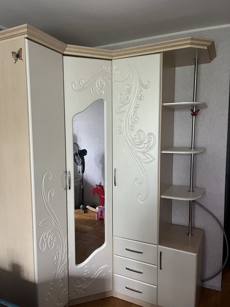 Продам Шкаф для спальни