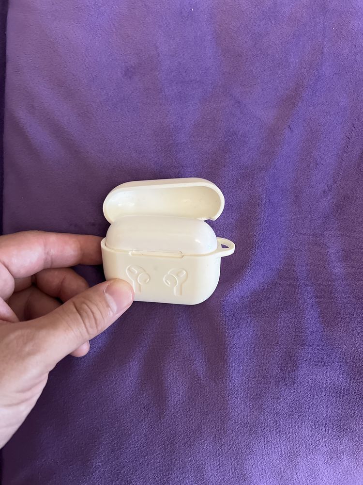 Продам кейс от наушников air pods pro 1