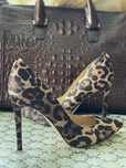 Новые оригинальные туфли фирмы Guess.