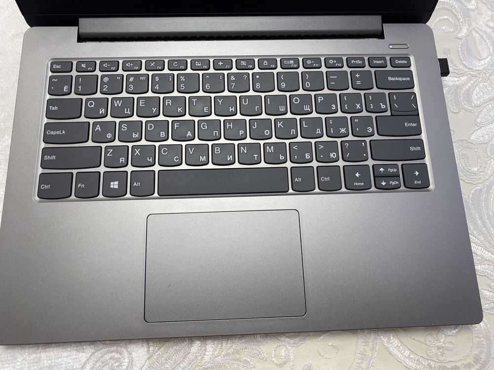Продаю ноутбук Lenovo 330S-14IKB