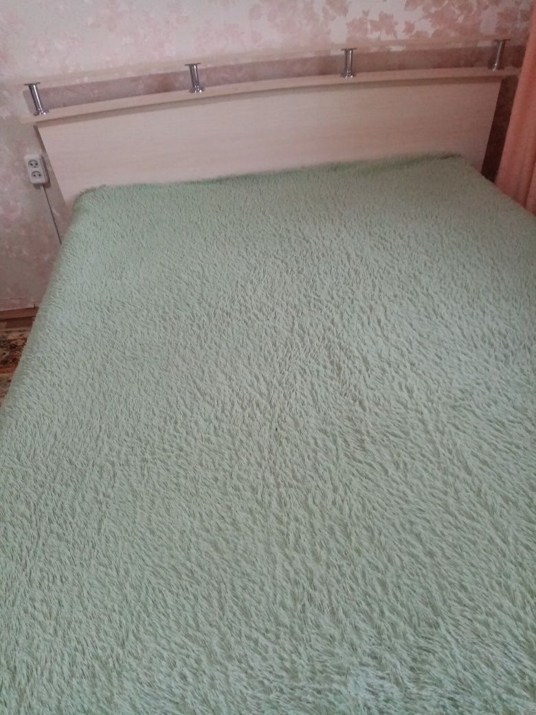 Диван Новый. Два кресла. Кровать б/у. Продам не дорого.