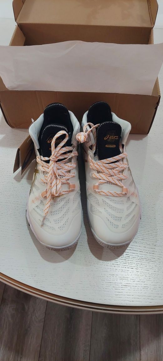Продаю кроссовки ASICS METARISE