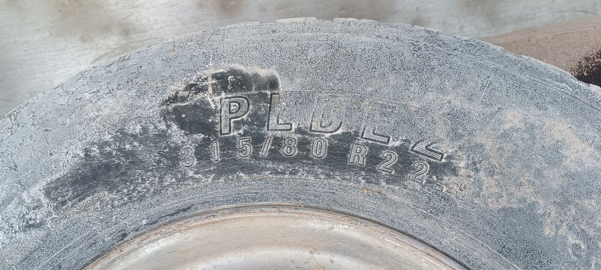 Только покрышка покрышка безкамерка 315/80/22.5