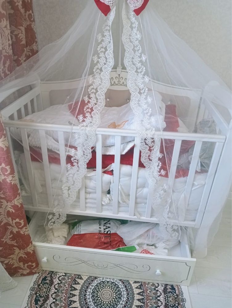 Продам ковры , детскую манежку