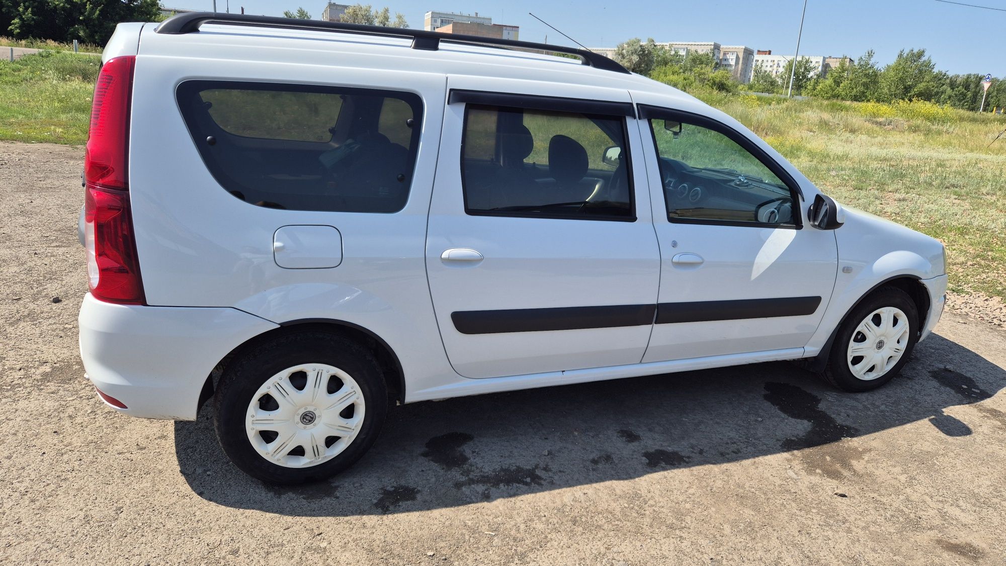 Продам Lada largus 7 мест.