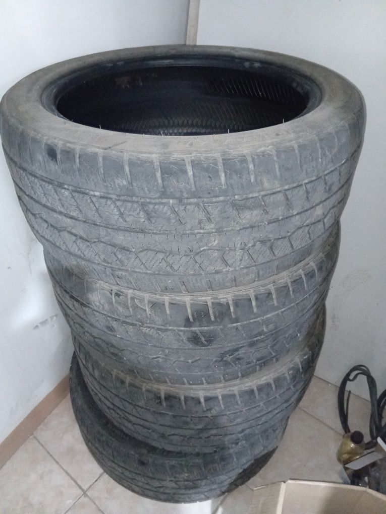 Продам      шины.