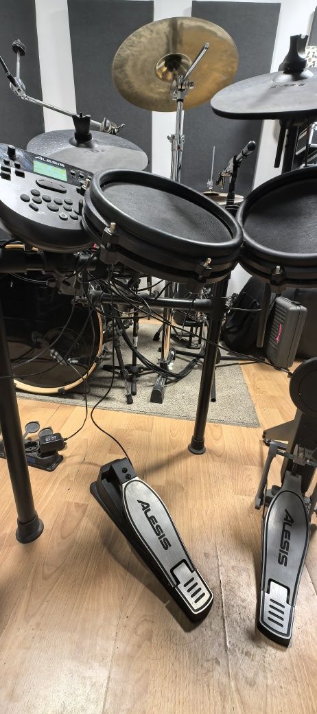 Электронные барабаны- ALESIS NITRO MESH KIT