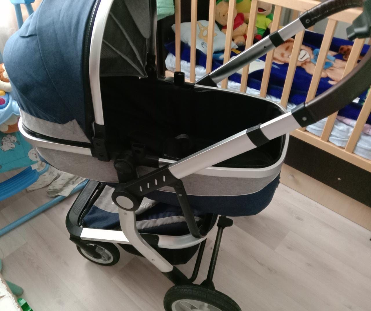 Продаётся коляска, детская одежда