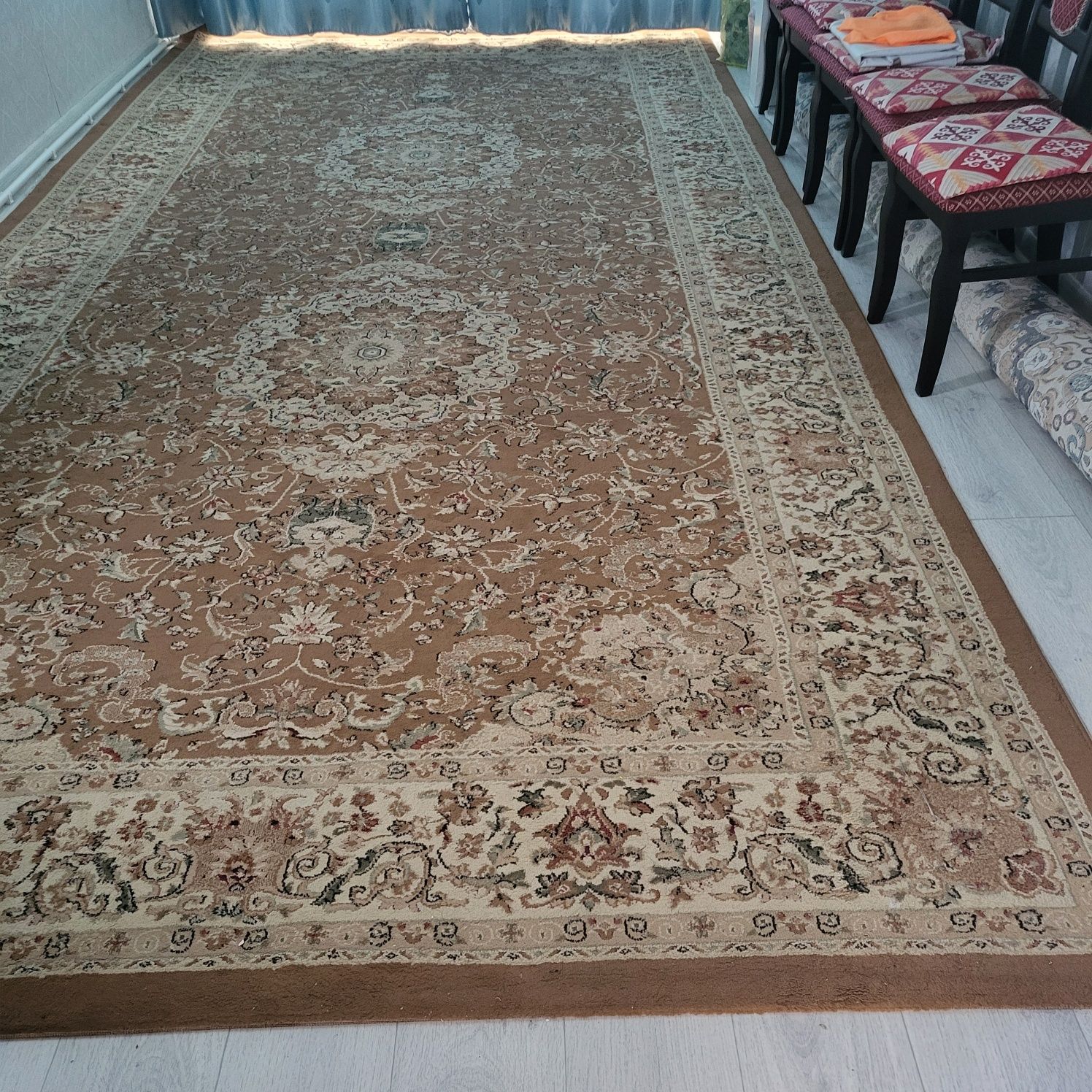Продам хороший ковёр размером  2,10×5,00 м.