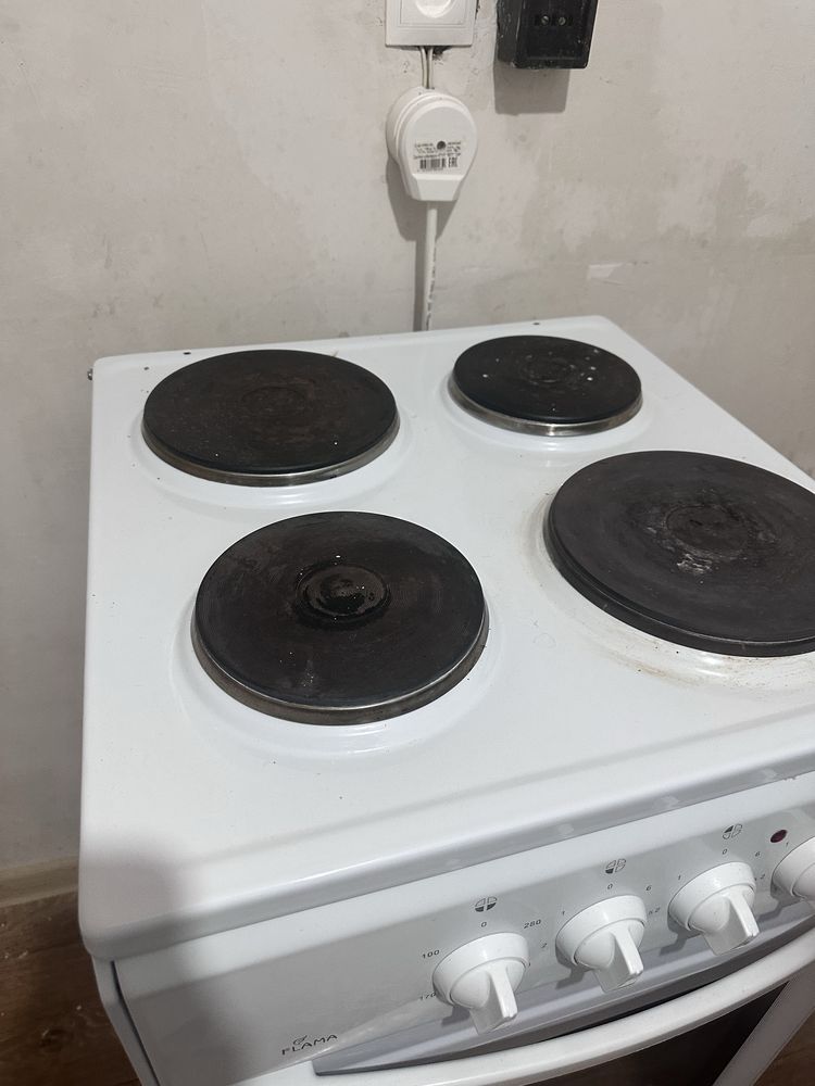 Продам электрическую плиту