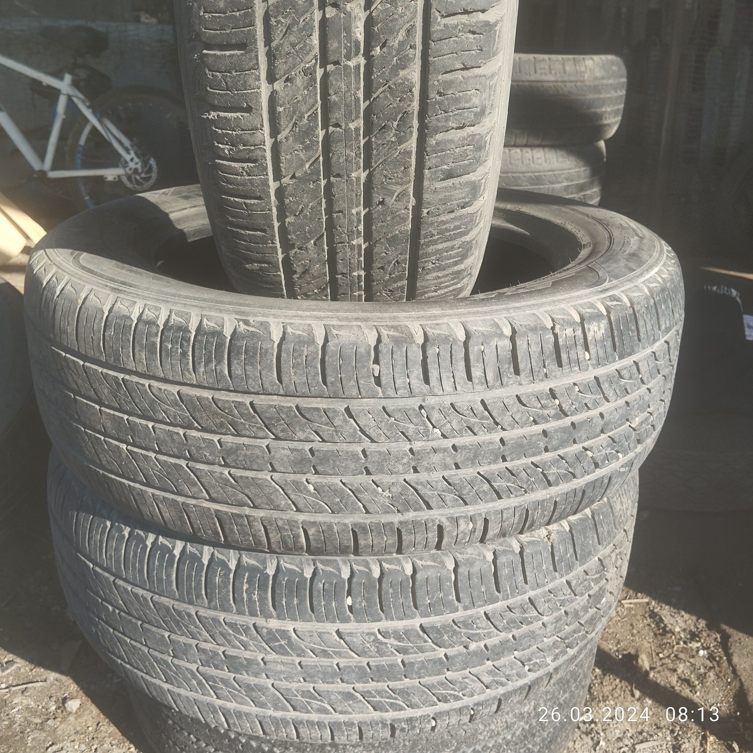 Продам шины пара на 235,.60,.R 18.  За 20000