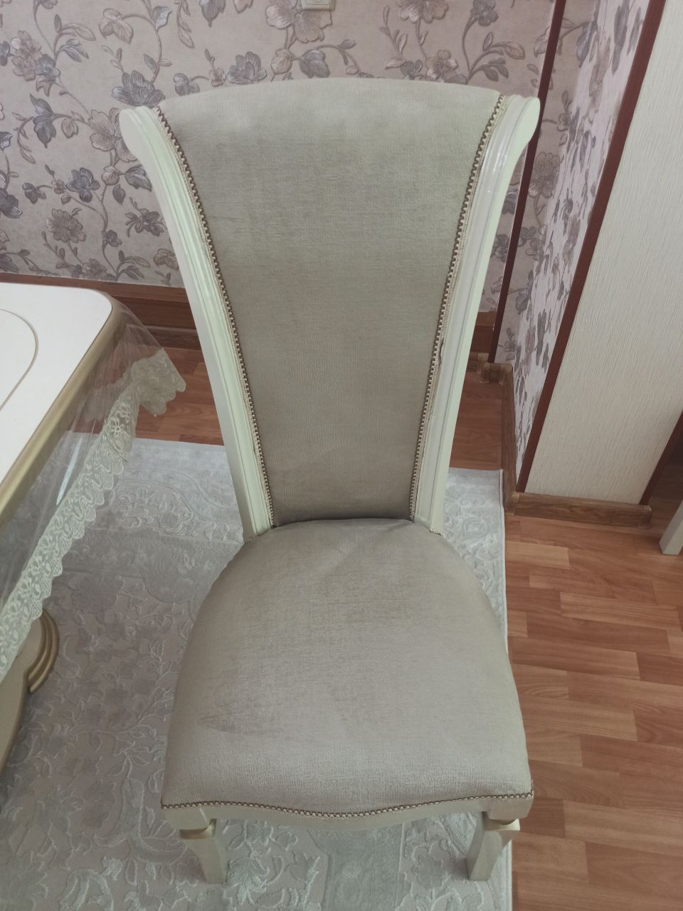 Продам стол и стулья