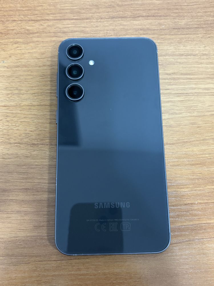 Продаю Samsung Galaxy S23 FE 256 ГБ, в отличном состоянии