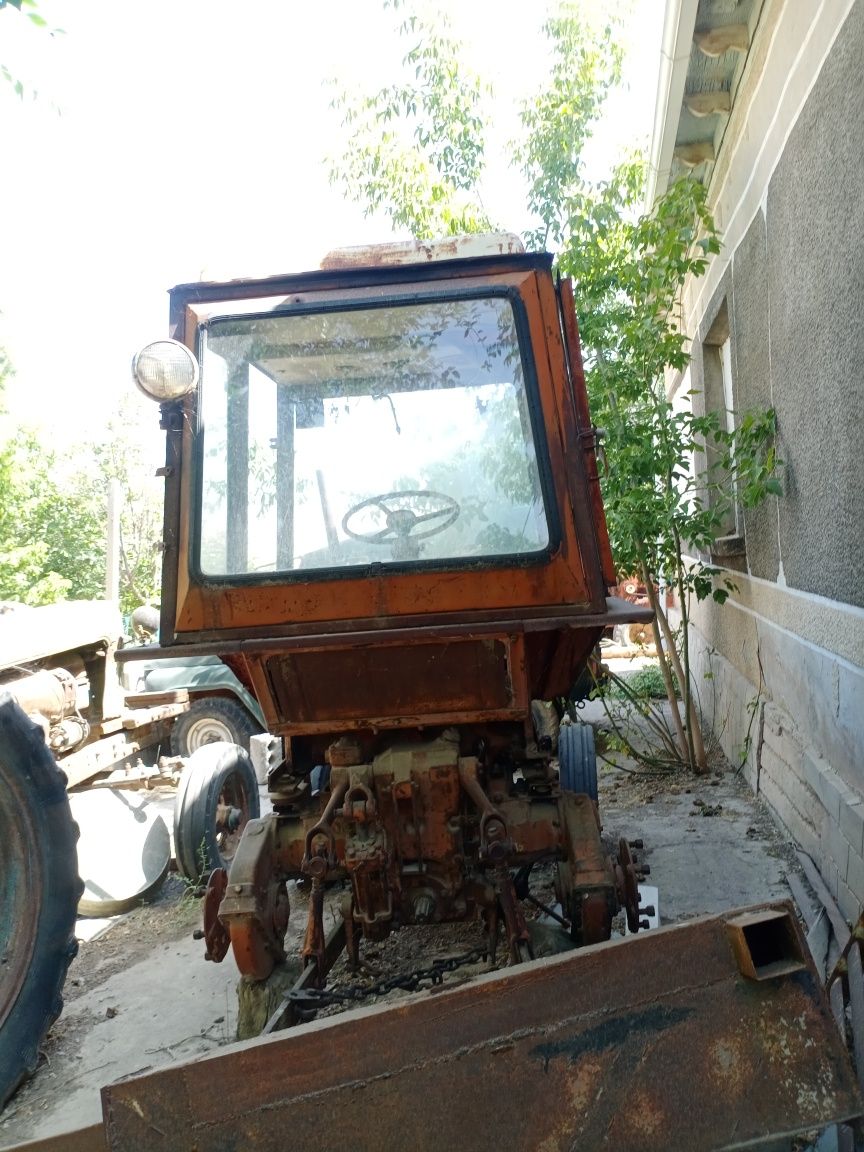 Трактор продам срочна