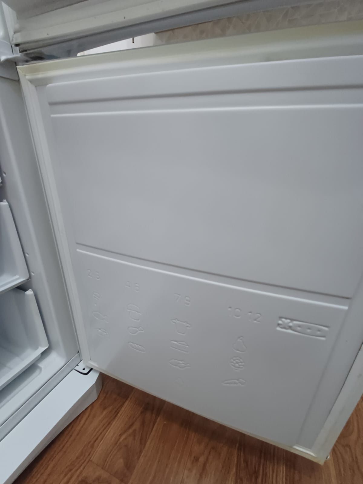 Холодильник indesit продам