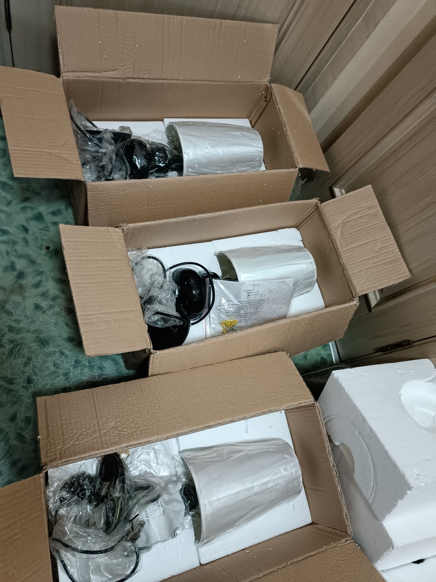 продам 3 люстру новый