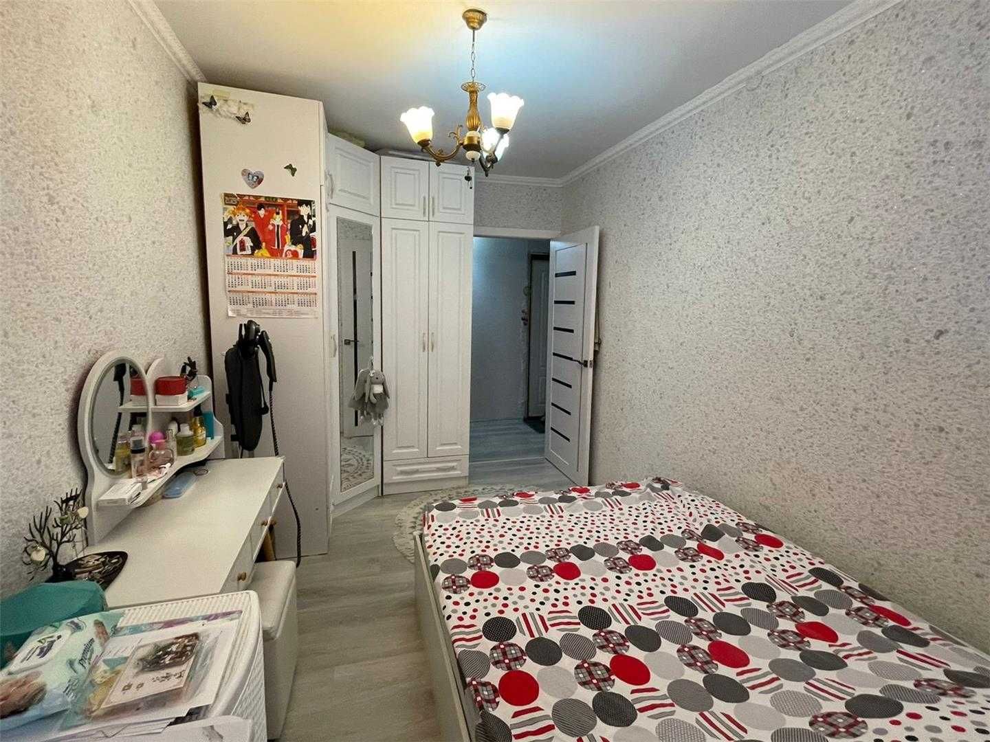 Продам 2х комн квартиру на 3 мкр средний этаж не угловая