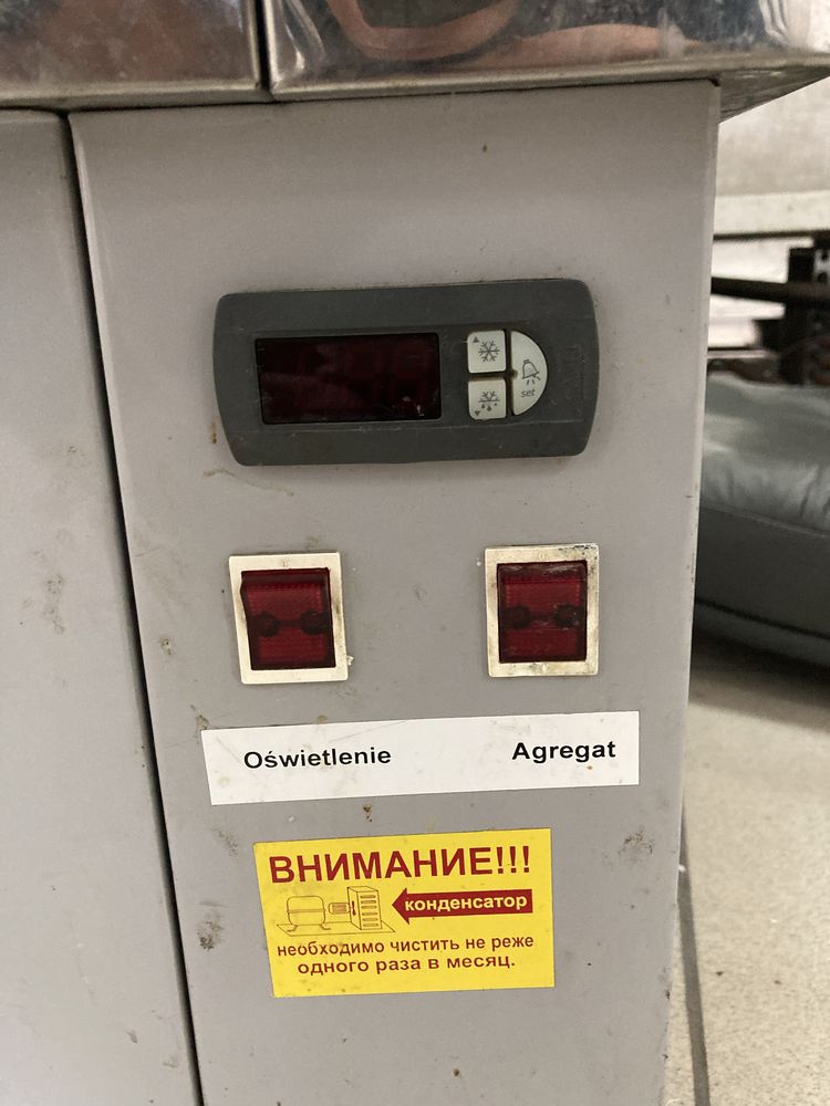 Стеклянный хододильник для тортов
