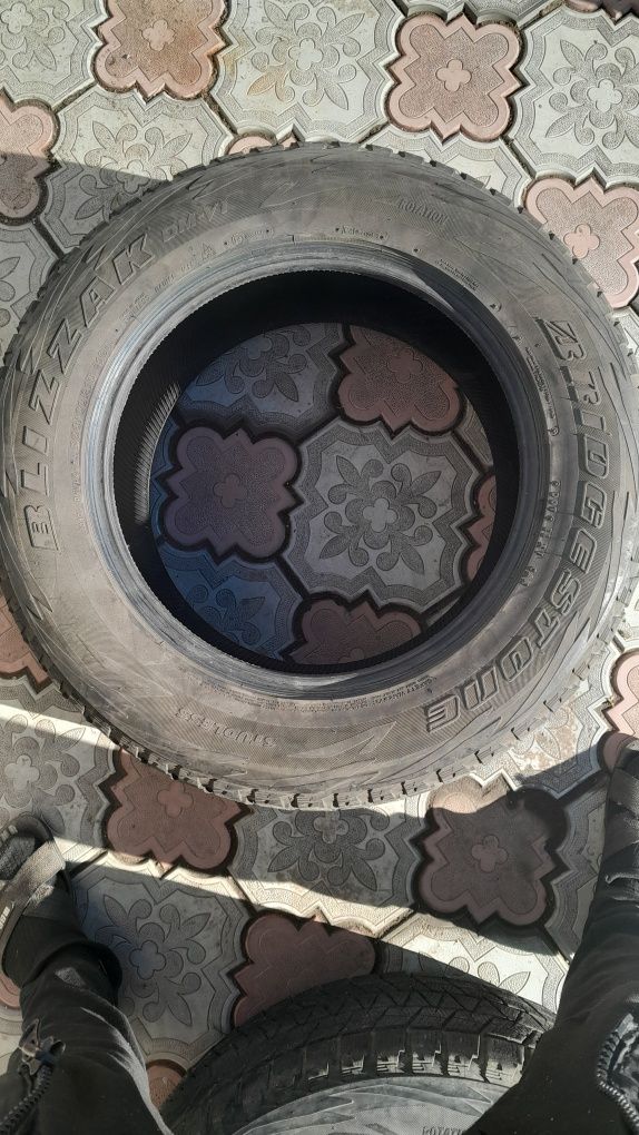 Резина зимняя 265/60/18