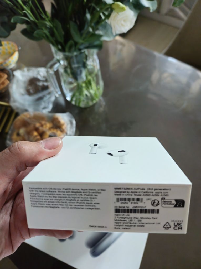 Коробки от наушников apple