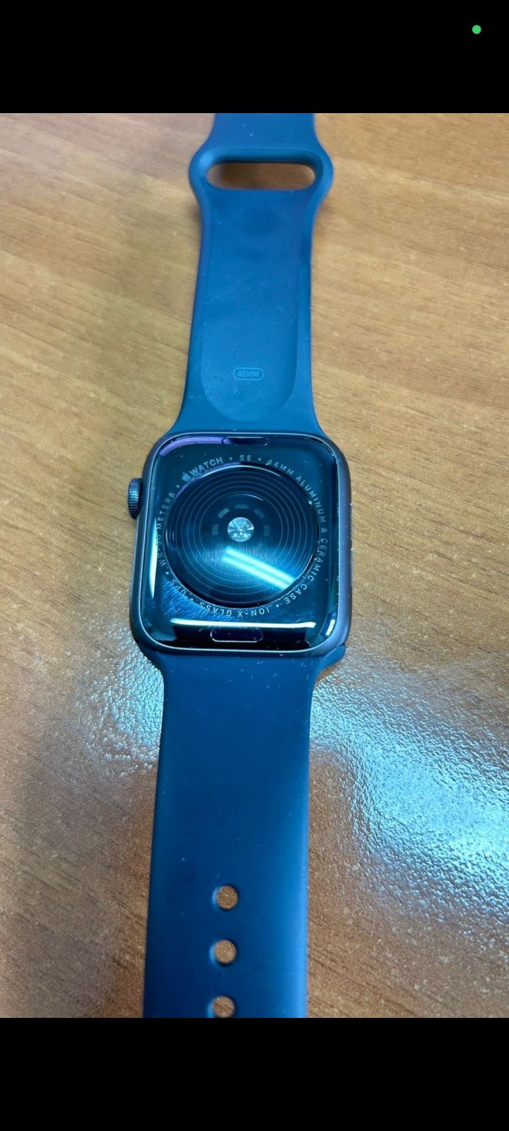Смарт-часы Apple Watch SE 44 мм черный