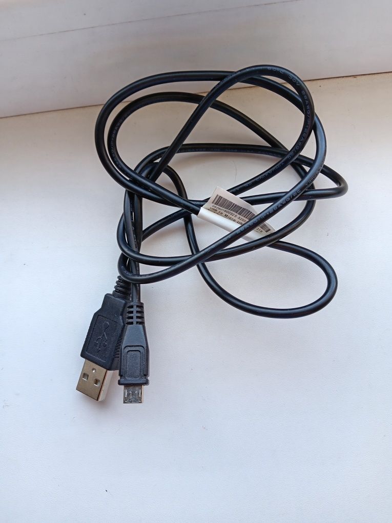 Зарядное устройство, USB кабель.