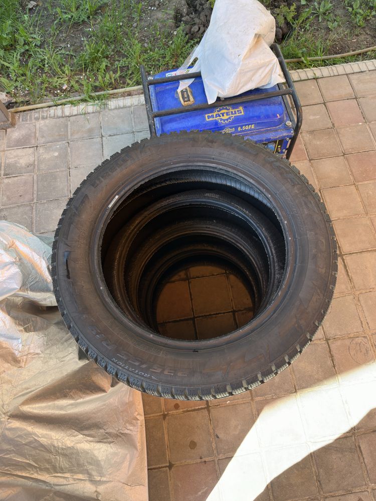 Шины зимние шипованные Pirelli 235/55/R19