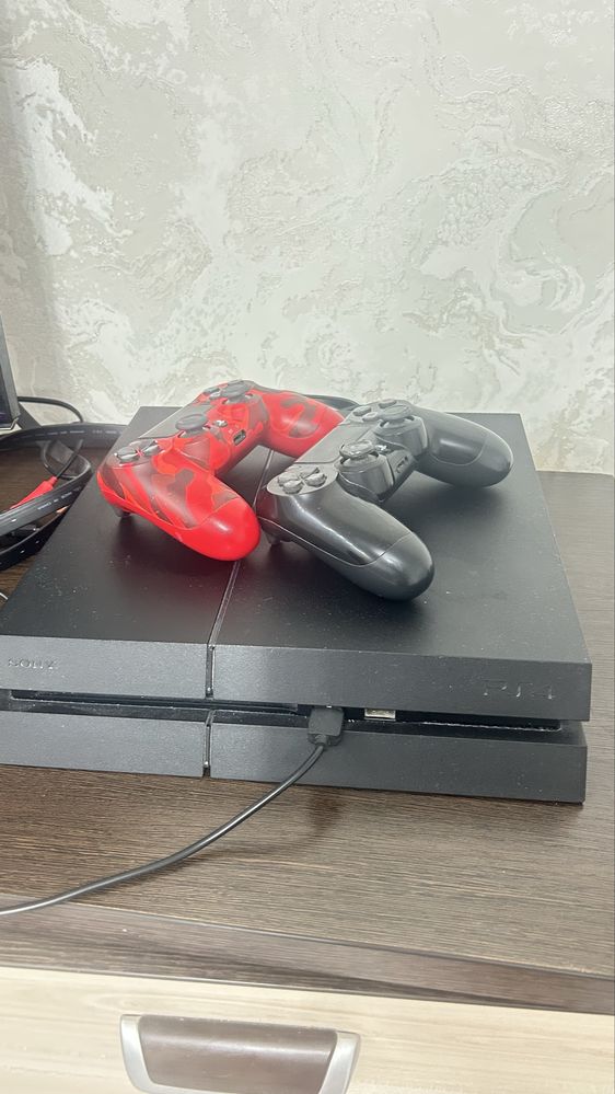 Игровая приставка PS4