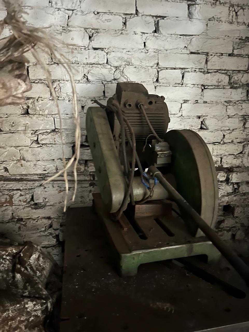Отрезной станок трехфазный