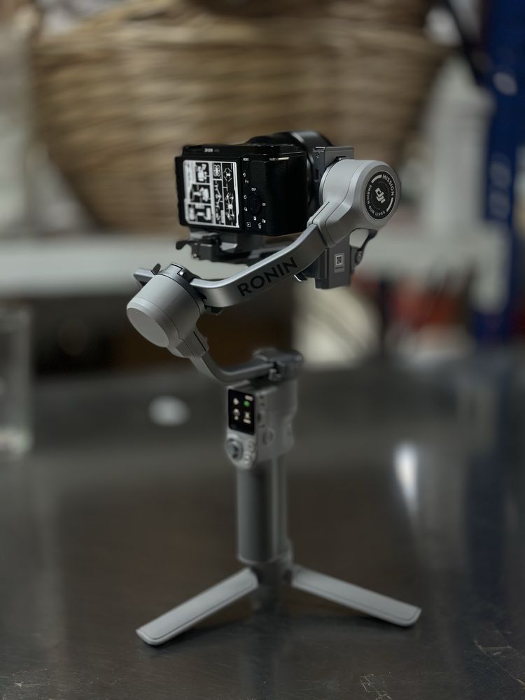 Продаю стабилизатор DJI rs4 mini