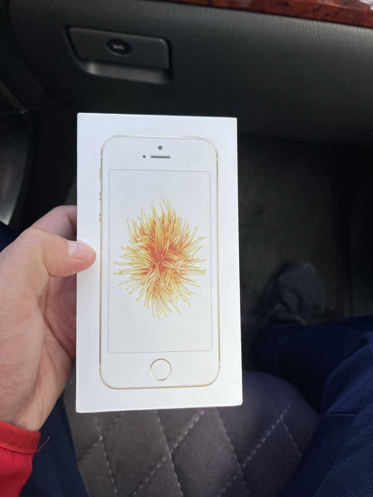 Продам iPhone SE
