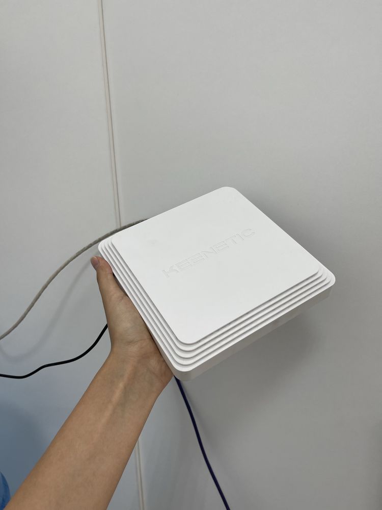 Wi-Fi роутер Keenetic Orbiter Pro KN-2810