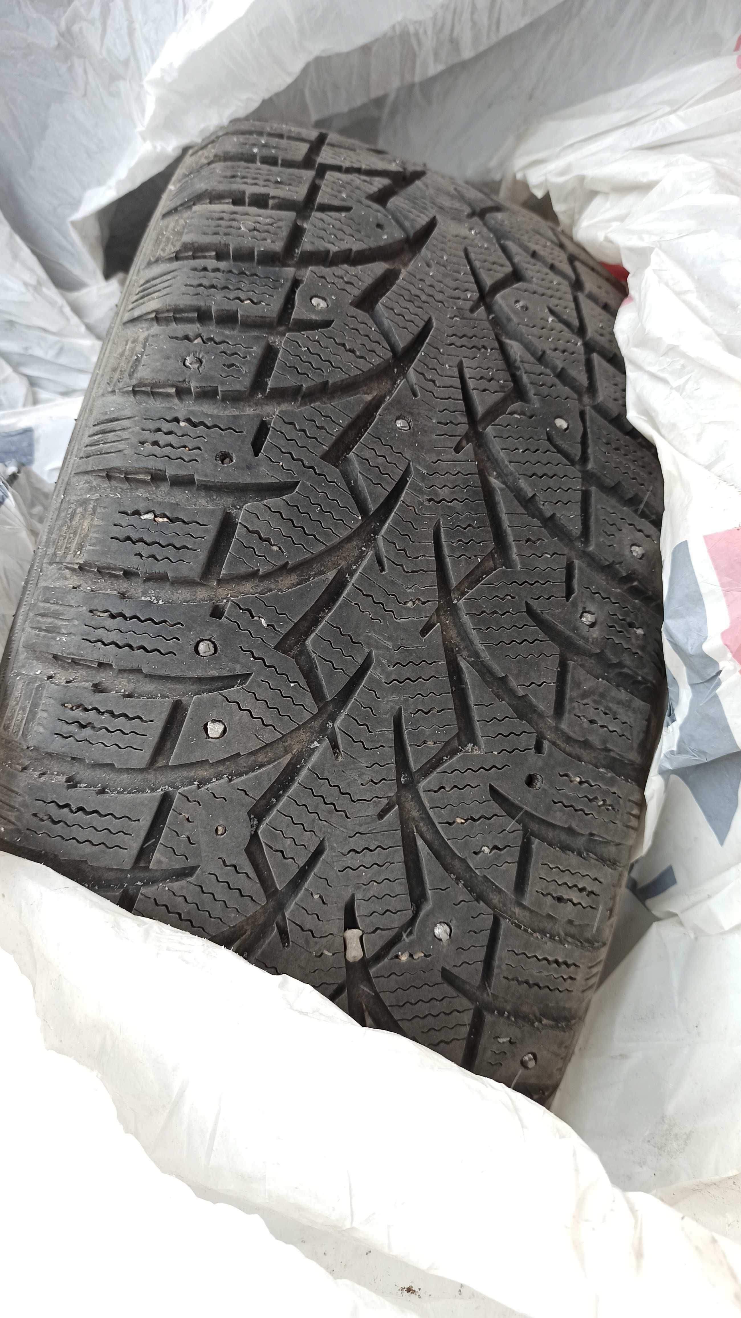 Продам зимние шины Toyo 205 55 R16 4 шт