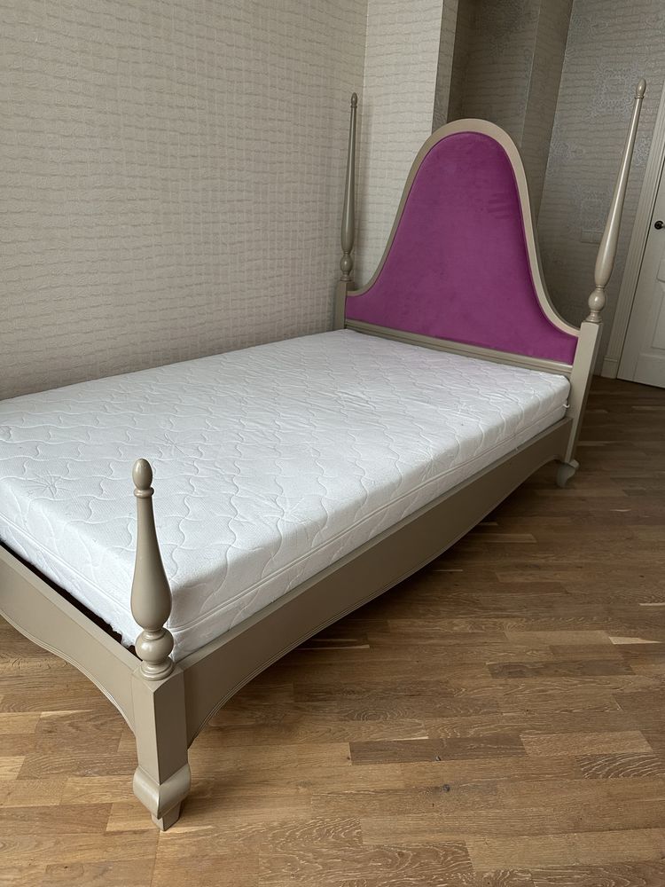 Продам деревянную кровать