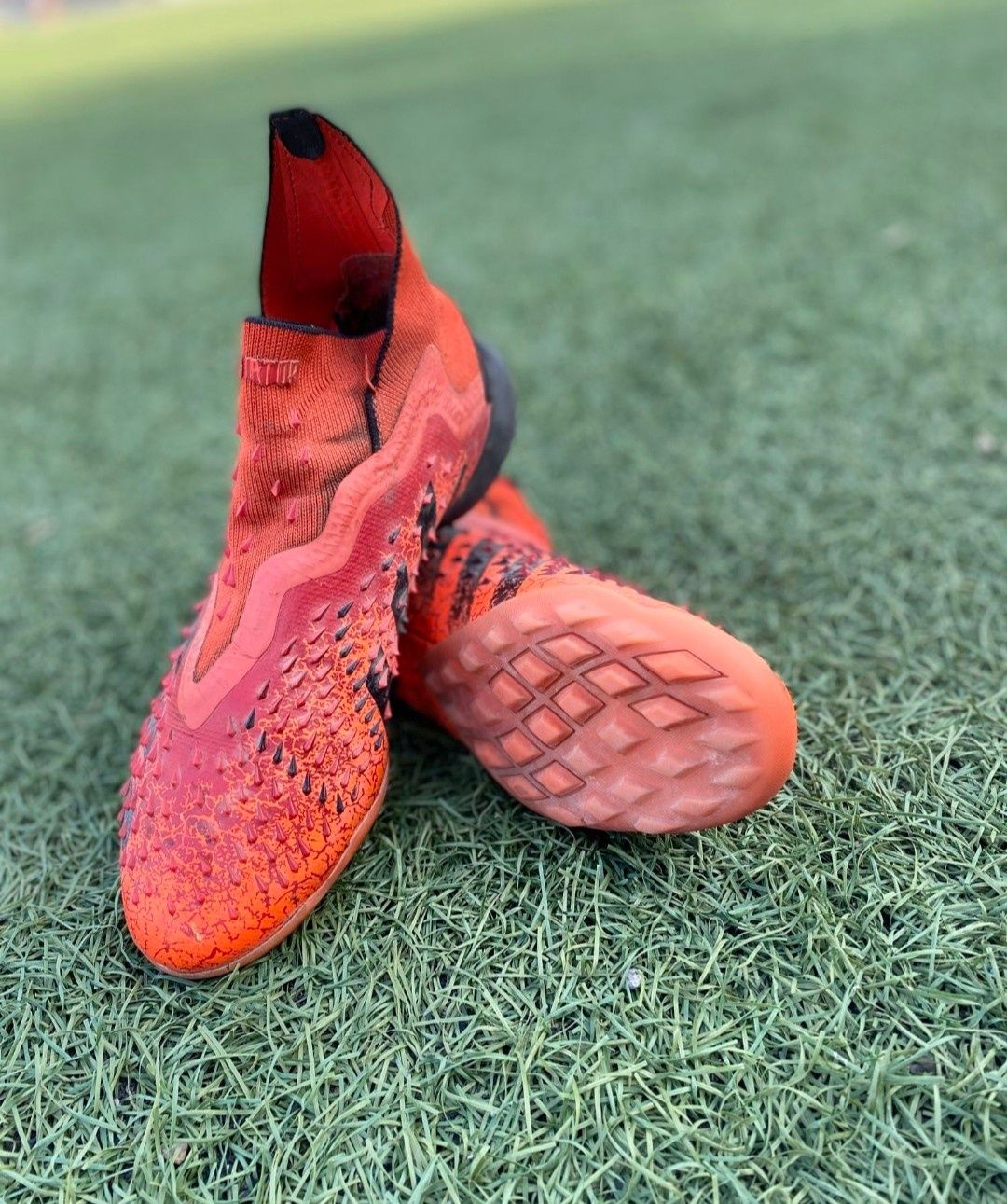Сороконожки Adidas Predator красные без обмена