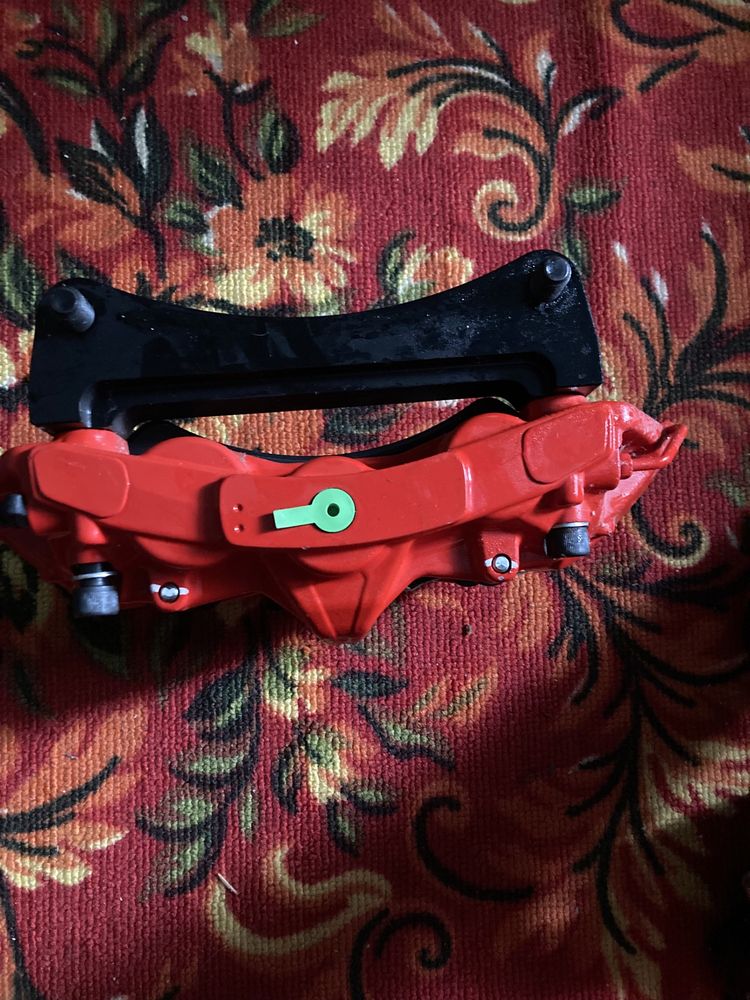 Суппорта brembo новые комплект на перед подходят на диск выше R18
