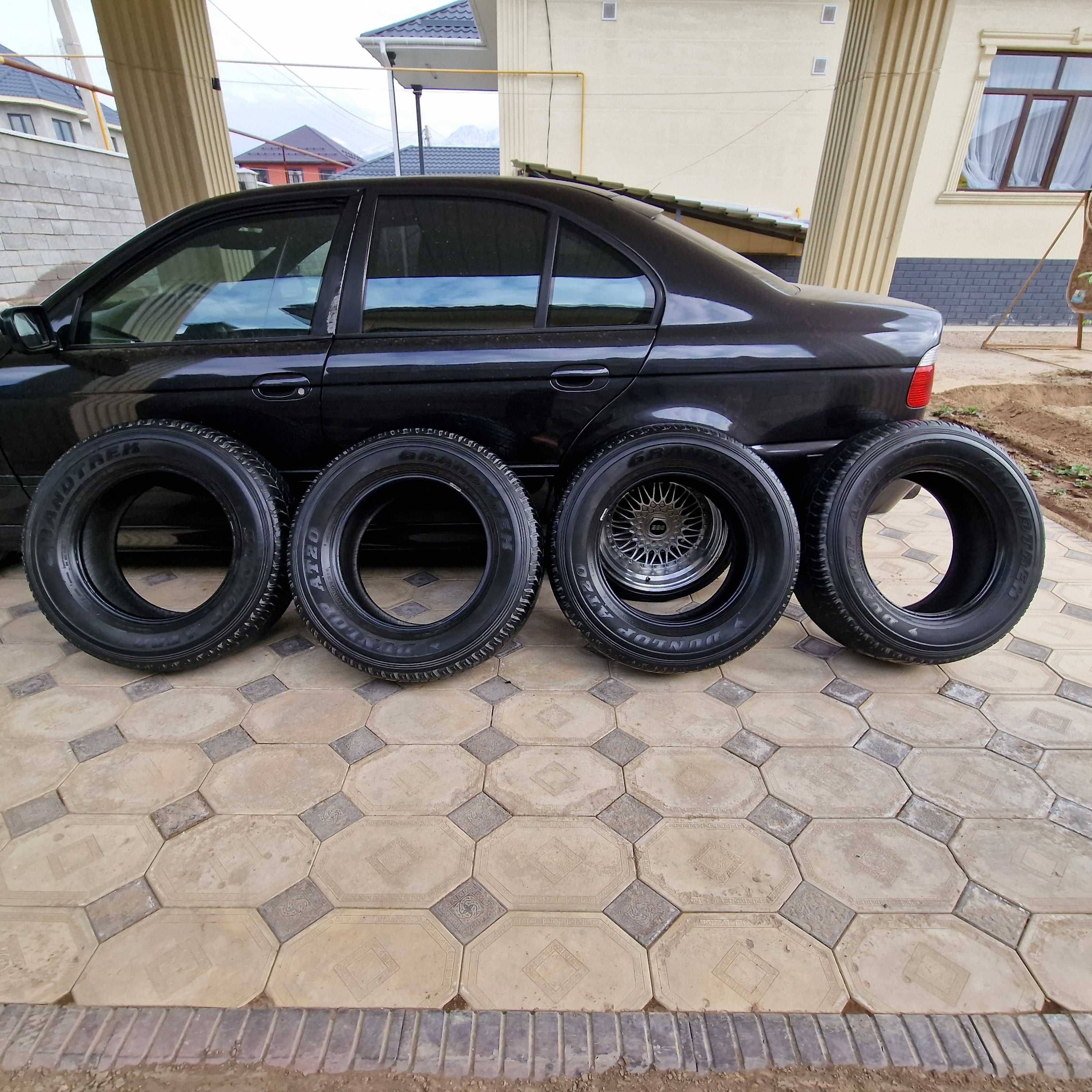 Продам летние шины состояние один сезон хватит 265,65,r17.