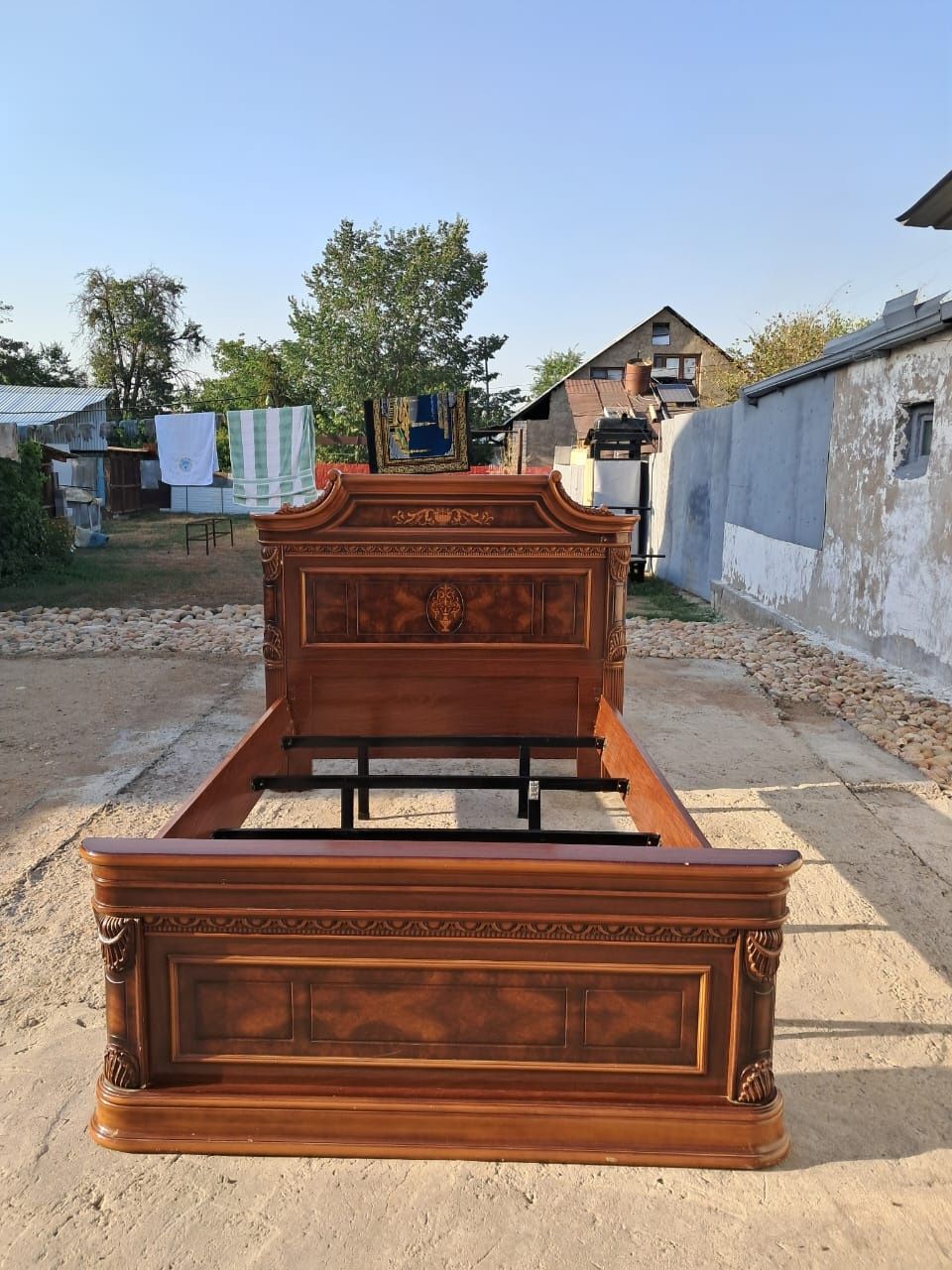 Продам кровать односпальный