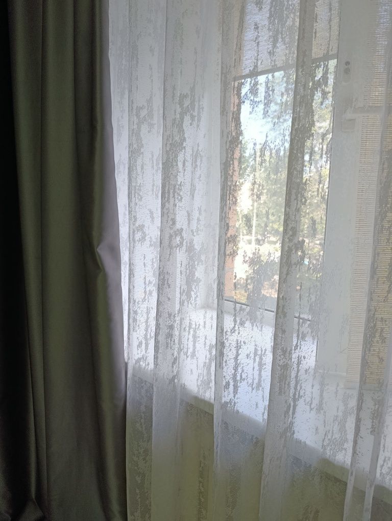 Продам комплект шторы плюс тюль